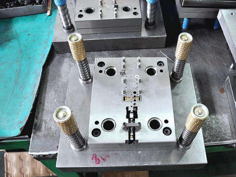 东陵模具制造-01