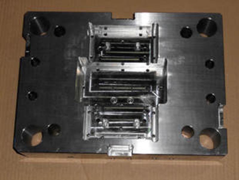 东陵精密塑料模-06